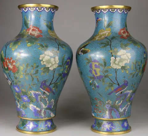 Vaas, Paar (2) - Brons, Cloisonné emaille - China - Late Qing - Vroege Republiek