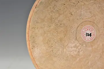 Schaal/kom, Theekom (1) - Celadon - Porselein - 青白釉印花芒口碗( Lot.00124) - China - Noordelijke Song (960-1127)