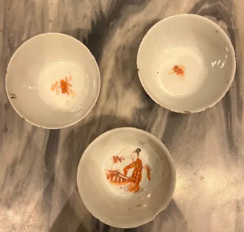 Schaal/kom (3) - Porselein - Trois sorbets en porcelaine à décor de sang et lait - CHINE XVIIIE PERIODE KANGXI - China - Kangxi (1662-1722)