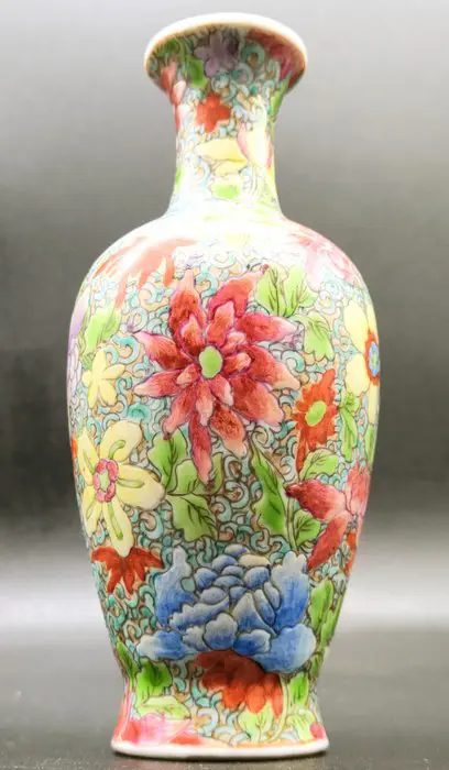 Vaas (1) - Familie rose - Porselein - Bloemen - Un meraviglioso e piccolo vaso mille fiori - China - 20e eeuw