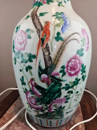 Lamp, Vaas (1) - Porselein - Famille Rose "animated scenes" - China - 19e eeuw