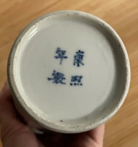 Fijn geschilderde blauw-witte mouwvaas (1) - Porselein - China - Guangxu (1875-1908)