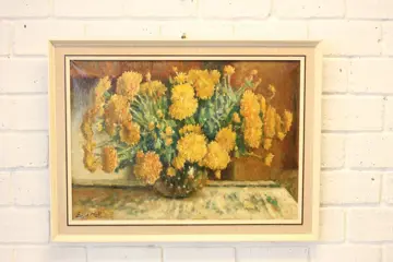 Evert Moll (1876-1955) - Bloemstilleven met bolchrysant geel