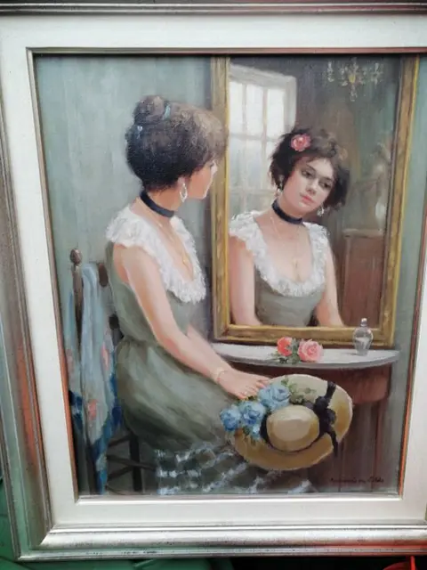 Annemarie van Wolde (1921-2018) - Mooie vrouw die zich mooi maakt voor de spiegel