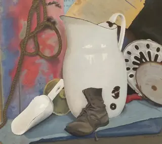 André Verhelst (1947) - Stilleven met emaillen kan, schep, schoen en hangend touw