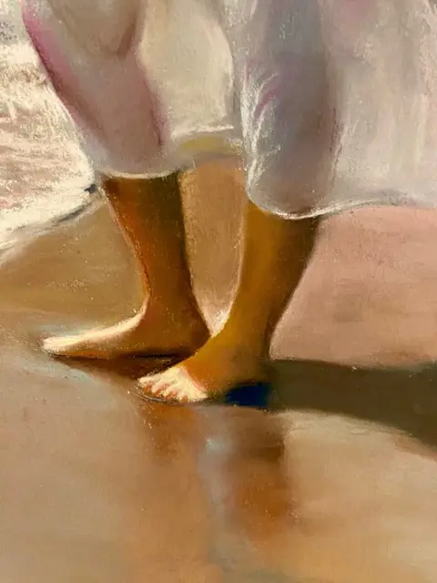 Domingo Alvarez Gomez (1942) - Mujer con vestido blanco y sombrero posando