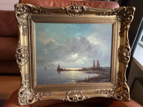 Hollandse school (XX), naar V.D. Velden - Schepen op het strand