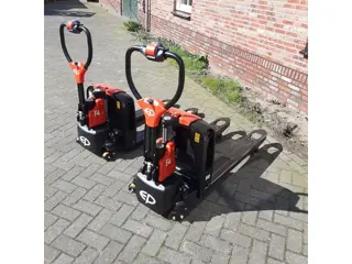 EP F4 elektrische pallettruck 1500 kg met zwenkwielen
