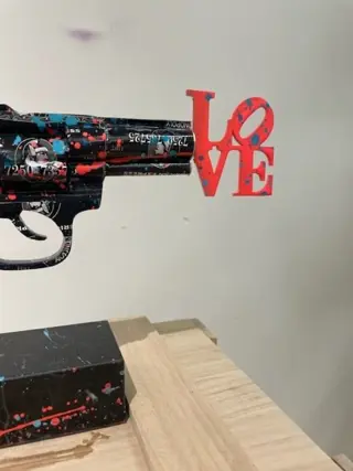 Van Apple - Art Against War - The Black Amex Love Gun