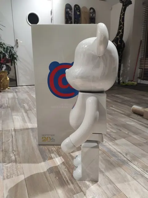 Medicom Toy - Bearbrick 1000% BEARBRICK LOGO - 1ST MODEL WHITE CHROME