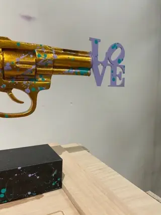 Van Apple - Art Against War - The Golden Love Gun