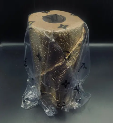 Guillaume.J (1988) - LV world, A gesture for the planet