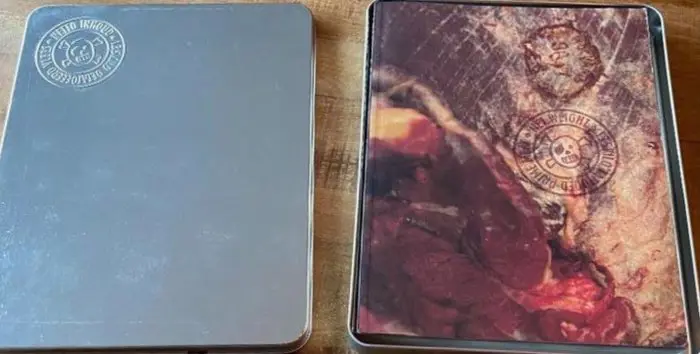 Henk Schiffmacher (1952) - Bloedend Hart tattoo plus boek in blik