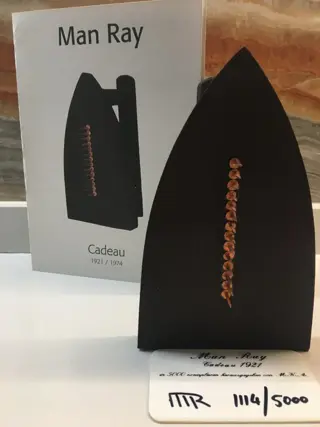 Man Ray (1890-1976) - Cadeau