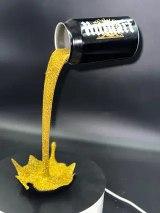Art Stray-Nos - Canette suspendu Ruinart à paillettes.