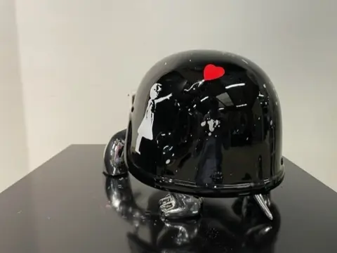Van Apple - The Silver Peace Turtle - Banksy Balloon Girl