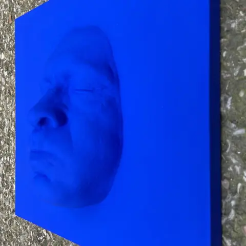 Gregos (1972) - Blue breath on blue background