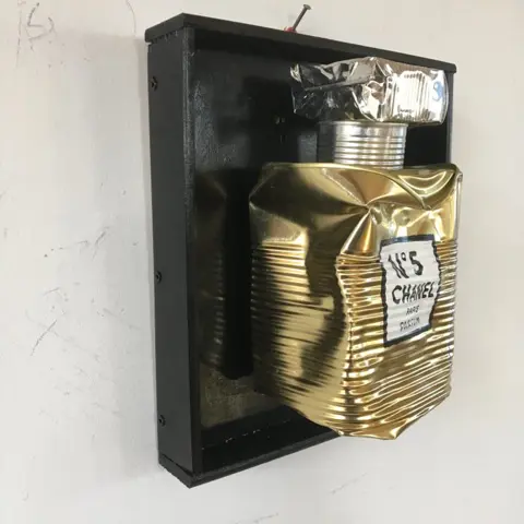 Norman Gekko (XX-XXI) - Chanel N.5 Gold Smashed on a Wall