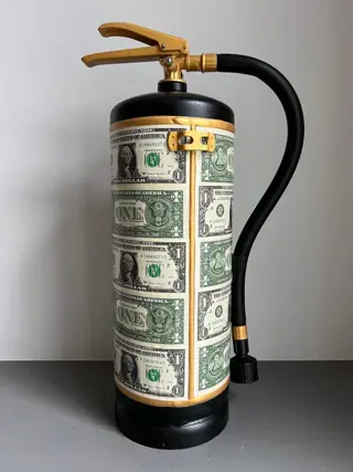 Floris Artworks - Fire extinguisher XXL - Dollar x Black x Gold