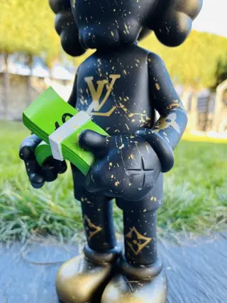 L.M ARTS - KAWS LV