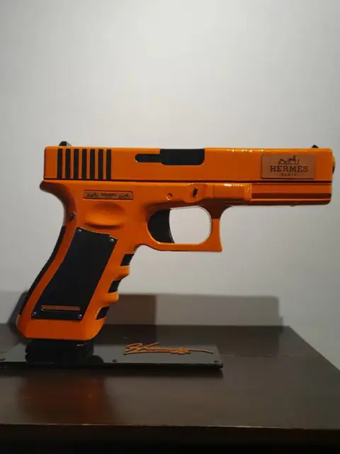 Tox Art Laboratory - GLock vs Hermès