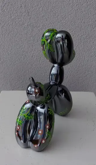 Amanda Dake (1974) - Balloondog Grey green