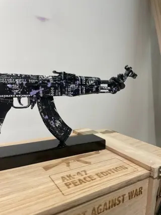 Van Apple - Art Against War - Black Amex AK-47