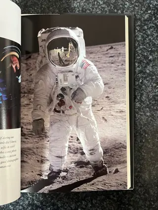 Signed; Buzz Aldrin - No dream is too high. Life lessons from a man who walked on the moon - 2016