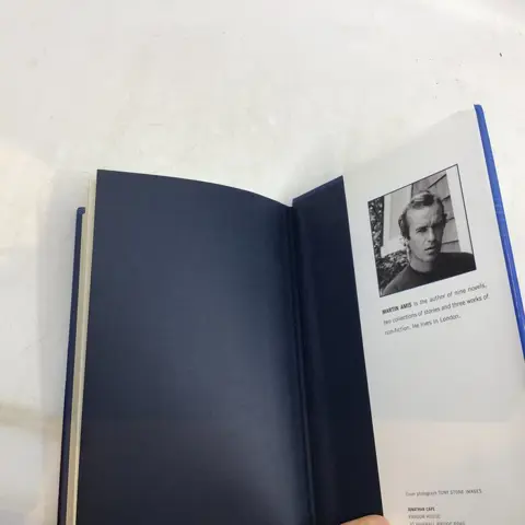 Martin Amis - Heavy Water and other stories (signed by author Martin Amis) - 1998