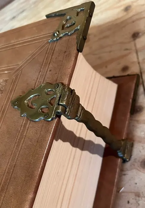 BIBLIA; de gantsche H. Schrifture - 1972