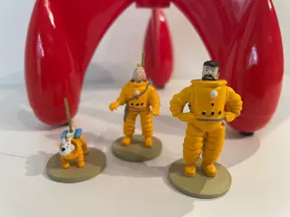Kuifje - Statuette Moulinsart 46949 - La fusée (30cm) + 3 figurines lune en métal - (2018)