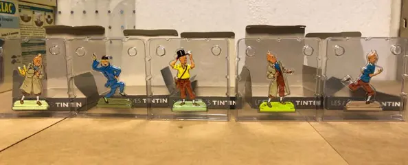 Tintin - Série de 42 figurines métal en relief - Archives Tintin