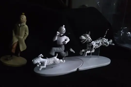 Tintin - Figurine Moulinsart hors serie N&B - Tintin en fuite + Figurine - Tintin en trench-coat - (2011/2015)