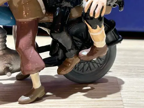 Tintin - Figurine Moulinsart 46940 - Tintin et les Dupondt sur la moto - Collection Classique - (2002)