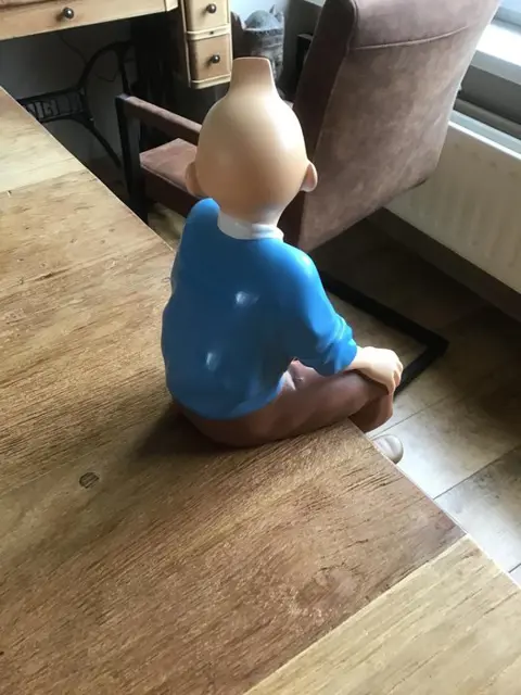 Tintin LB 45 - Statuette Leblon-Delienne 45 - Tintin assis pull bleu - (1991)