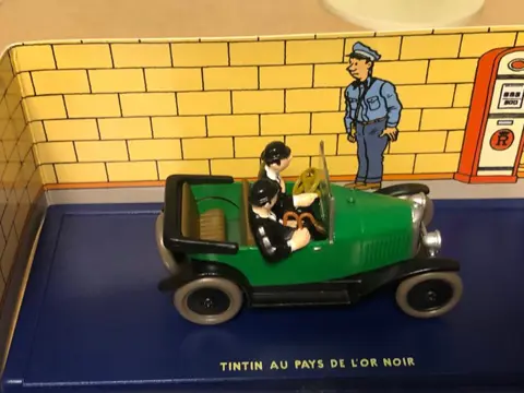 Tintin - Ensemble de 3 voitures 1/43 + Scène cube - Tintin scaphandre - (années 2000)