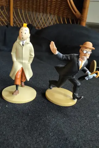 Tintin - Ensemble de 10 figurines Moulinsart + Scène - Tintin en Amérique - (années 2000) - (200)