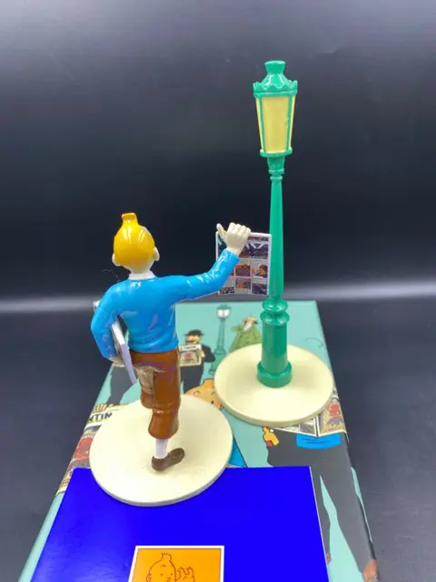 Tintin - Statuette Moulinsart 46300 - Tintin + réverbère - Collection lisez Tintin - (2015)