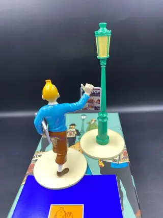 Tintin - Statuette Moulinsart 46300 - Tintin + réverbère - Collection lisez Tintin - (2015)