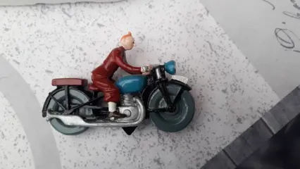 Tintin - Figurine Pixi 4512 - Tintin à moto - Le sceptre d'Ottokar - (1991)