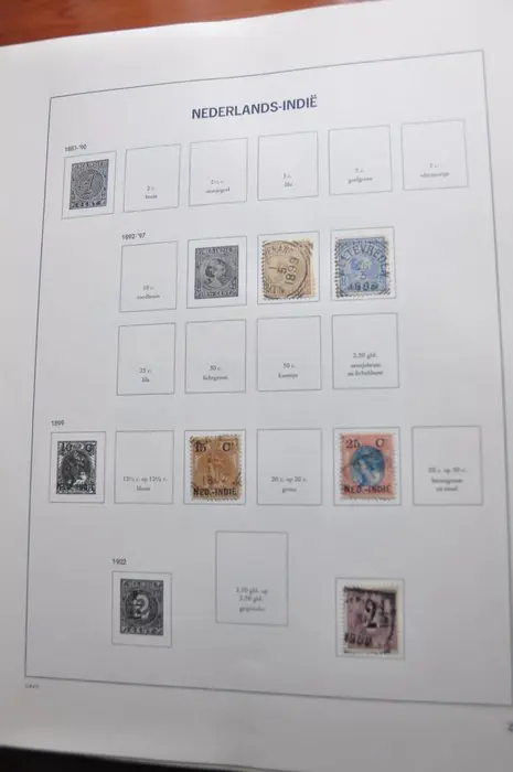 Overzeese Rijksdelen - Partij in diverse albums, op stockbladen en insteekkaarten