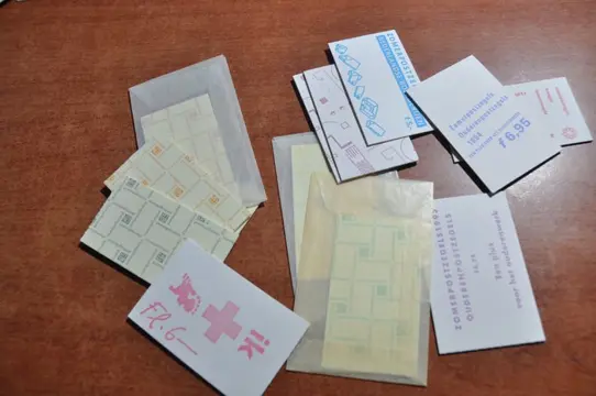Nederland - Partij met 100-den postzegelboekjes los en in album