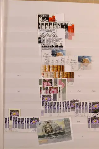 Wereld 1872/2020 - Partij in 7 stockboeken + los