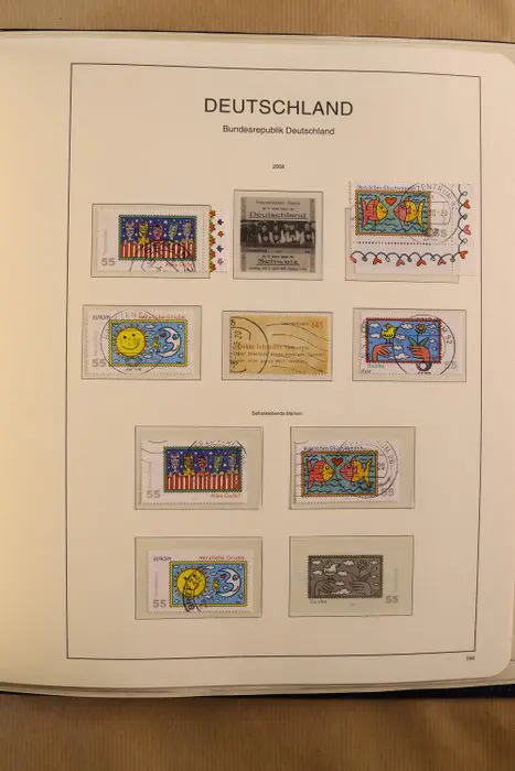 Wereld 1930/2004 - Partij in 6 stockboeken, 4 voordruk/speciale albums + jaarset + doosje + Ordnertje
