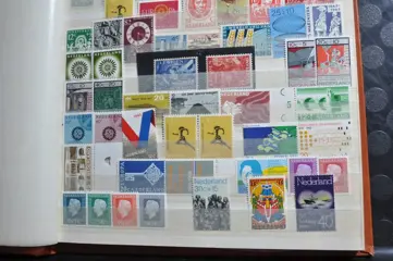 Nederland en Overzeese Rijksdelen - Partij in diverse stockboeken en 2 DAVO cristal albums met cassette
