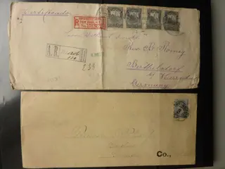 Verenigde Staten van Amerika - Map met verzameling klassieke enveloppen en briefkaarten.