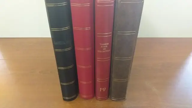 Voorraadboeken - occasions. een set van 4 ordners van 64 pagina's, leeg met zwarte achtergrond