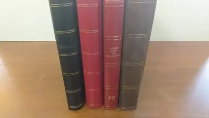Voorraadboeken - occasions. een set van 4 ordners van 64 pagina's, leeg met zwarte achtergrond
