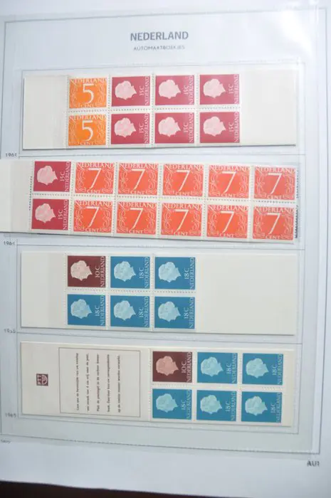 Nederland - Partij postzegelboekjes en meer in albums en veel los