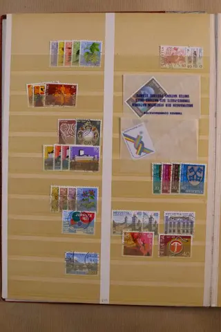 Wereld 1872/2012 - Partij in 15 stockboeken + los in doosjes in verhuisdoos